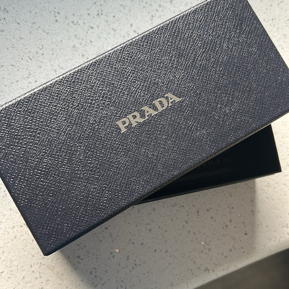 Prada sunglasses - Picture 5 of 16
